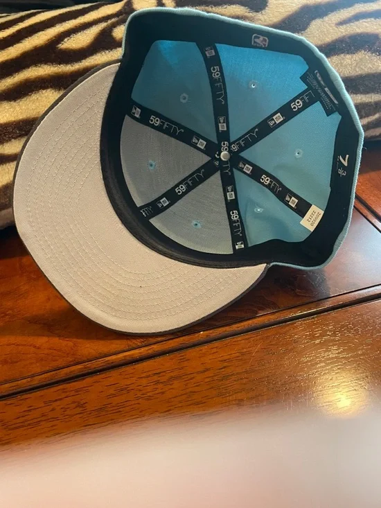 New Era Dallas Mavericks Two-Tone Hat - Light Blue & Gray
59/50 - Picture 4 of 4